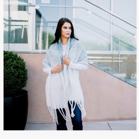 MER SEA NWT nubby Cozy Wrap Travel Wrap - Picture 2 of 7